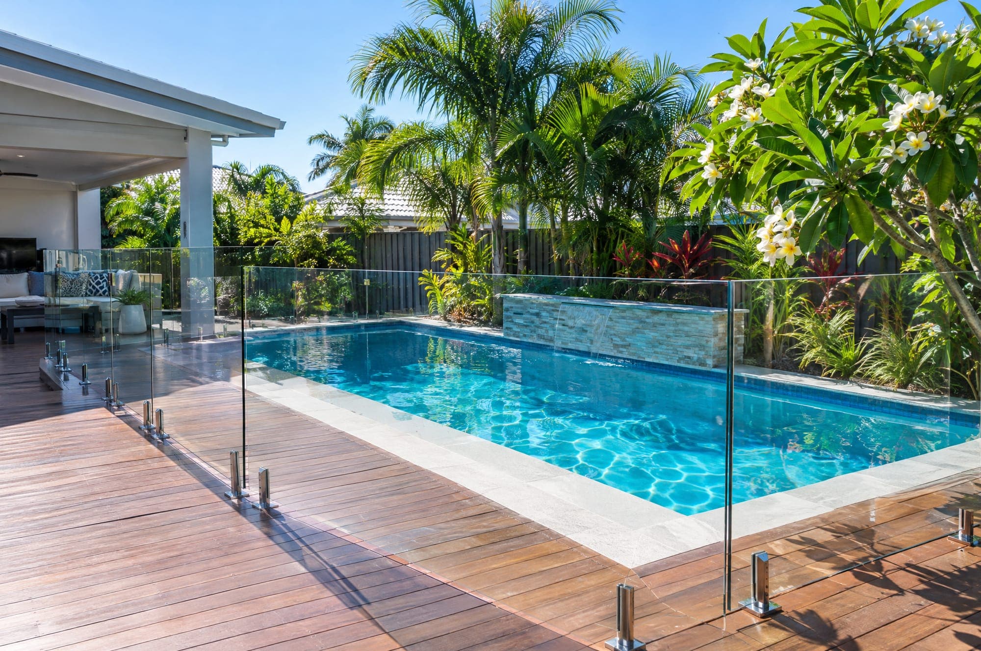 Frameless glass pool fence